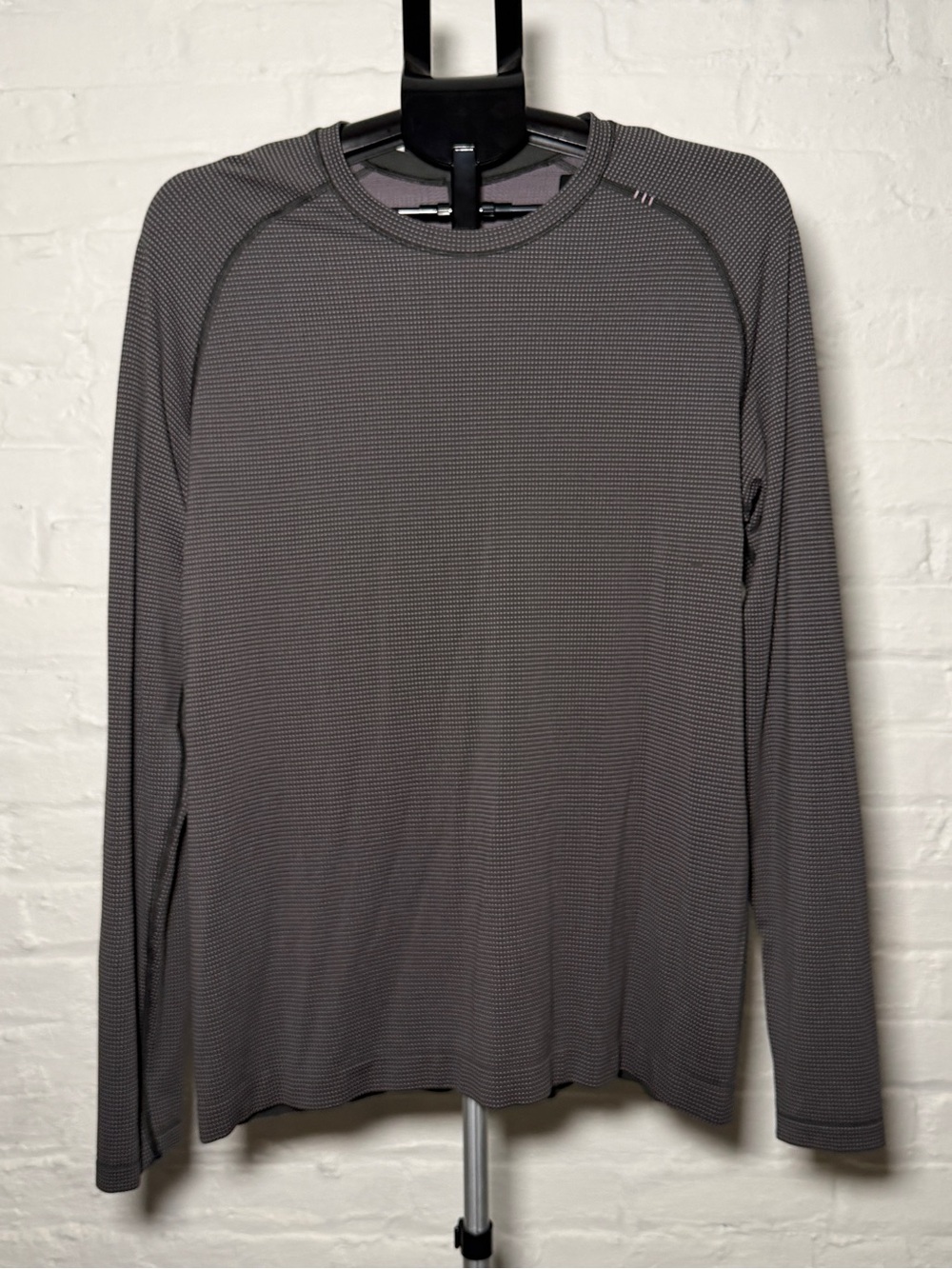 Lululemon Men's Long-Sleeve Performance Crew Neck Shirt Gray Purple